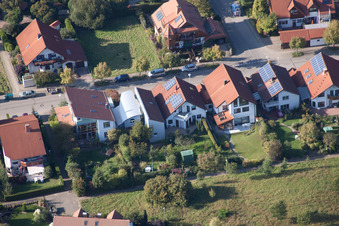 Schrägluftbild von Langensteinbach, Mozartstr in Karlsbad im Bundesland Baden-Württemberg, Deutschland