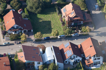 Langensteinbach, Mozartstr in Karlsbad im Bundesland Baden-Württemberg, Deutschland von oben