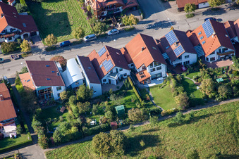 Mozartstr im Ortsteil Langensteinbach in Karlsbad im Bundesland Baden-Württemberg, Deutschland von oben