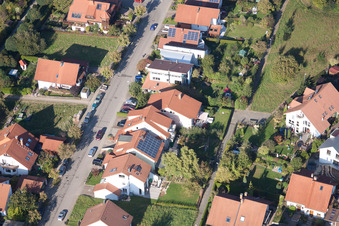 Langensteinbach, Mozartstr in Karlsbad im Bundesland Baden-Württemberg, Deutschland aus der Vogelperspektive