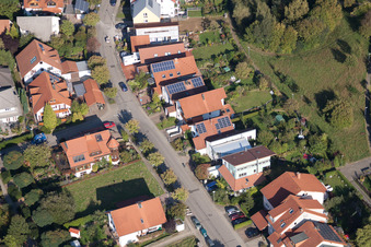 Langensteinbach, Mozartstr in Karlsbad im Bundesland Baden-Württemberg, Deutschland aus der Luft betrachtet