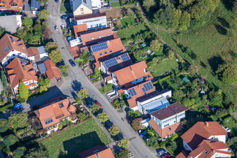 Mozartstr im Ortsteil Langensteinbach in Karlsbad im Bundesland Baden-Württemberg, Deutschland vom Flugzeug aus