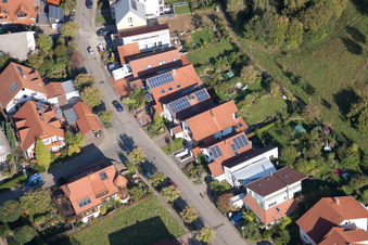 Drohnenaufname von Langensteinbach, Mozartstr in Karlsbad im Bundesland Baden-Württemberg, Deutschland