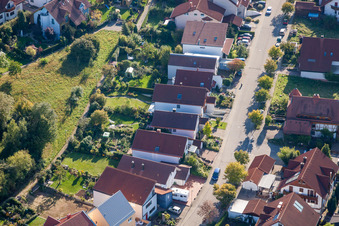 Drohnenbild von Mozartstr im Ortsteil Langensteinbach in Karlsbad im Bundesland Baden-Württemberg, Deutschland