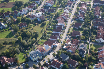Schrägluftbild von Langensteinbach, Mozartstr in Karlsbad im Bundesland Baden-Württemberg, Deutschland