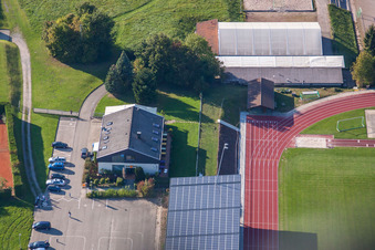 Sportgelände des SV-1899 eV Langensteinbach in Karlsbad im Bundesland Baden-Württemberg, Deutschland von der Drohne aus gesehen