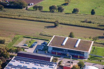 Sportgelände des SV-1899 eV Langensteinbach in Karlsbad im Bundesland Baden-Württemberg, Deutschland aus der Drohnenperspektive