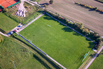 Schrägluftbild von Sportgelände des SV-1899 eV Langensteinbach in Karlsbad im Bundesland Baden-Württemberg, Deutschland