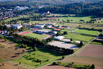 Schrägluftbild von Langensteinbach, Sportgelände des SV-Langensteinbach in Karlsbad im Bundesland Baden-Württemberg, Deutschland
