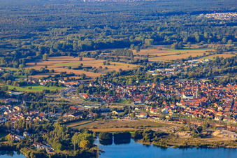 Stadtansicht hinterm Schauffele See in Wörth am Rhein im Bundesland Rheinland-Pfalz, Deutschland