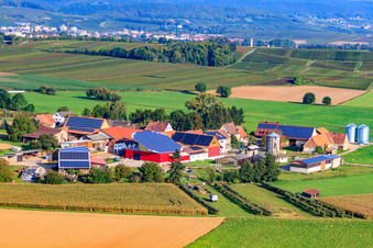Photovoltaik-Pionier mit drehbarem Dach im Ortsteil Deutschhof in Kapellen-Drusweiler im Bundesland Rheinland-Pfalz, Deutschland