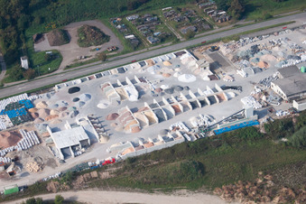 Graben-Neudorf, Fa. Gartenkies, Badische Terrazzo Handelsgesellschaft mbH Huttenheimer Landstraße 2-6 im Bundesland Baden-Württemberg, Deutschland von einer Drohne aus