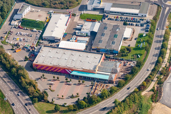 Gebäude der Niederlassung des Baumarktes Hornbach in Sinsheim im Bundesland Baden-Württemberg, Deutschland