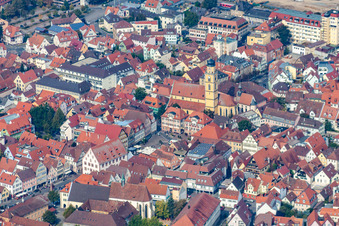 Luftbild von Münster St. Johannes in der Altstadt in Bad Mergentheim im Bundesland Baden-Württemberg, Deutschland