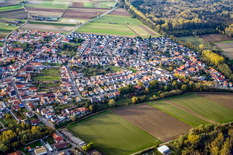 Dorf von Südosten in Hördt im Bundesland Rheinland-Pfalz, Deutschland
