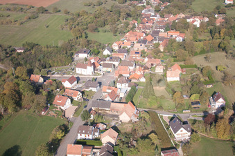 Drohnenaufname von Mitschdorf im Bundesland Bas-Rhin, Frankreich
