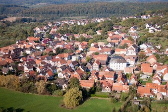 Gœrsdorf im Bundesland Bas-Rhin, Frankreich aus der Drohnenperspektive