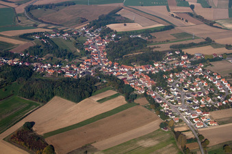 Drohnenaufname von Neewiller-près-Lauterbourg im Bundesland Bas-Rhin, Frankreich