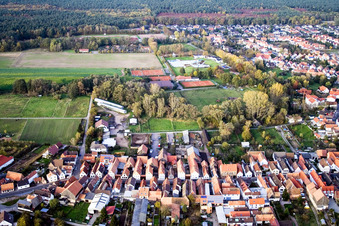 Tennishalle und Oberwiesenstr in Bellheim im Bundesland Rheinland-Pfalz, Deutschland