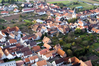 Ottersheim bei Landau im Bundesland Rheinland-Pfalz, Deutschland von oben gesehen
