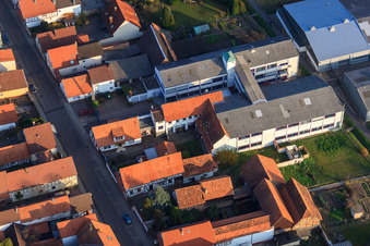 DBK Erweiterung in den Unterkandler Gärten in Kandel im Bundesland Rheinland-Pfalz, Deutschland von einer Drohne aus