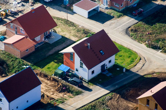 Schrägluftbild von Neubaugebiet Brotäcker in Steinweiler im Bundesland Rheinland-Pfalz, Deutschland