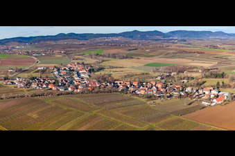 Dorf-Panorama aus Osten in Oberhausen im Bundesland Rheinland-Pfalz, Deutschland