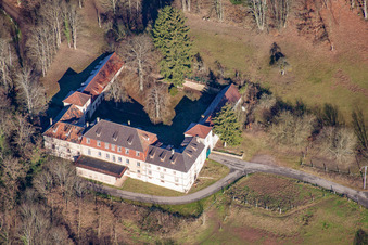 Weiler, Chateau Langenberg im Bundesland Bas-Rhin, Frankreich von oben