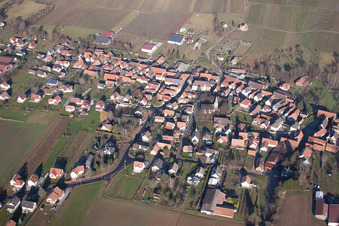 Steinseltz im Bundesland Bas-Rhin, Frankreich aus der Drohnenperspektive