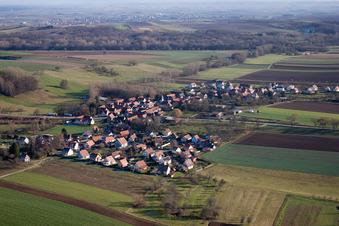 Drohnenaufname von Ingolsheim im Bundesland Bas-Rhin, Frankreich