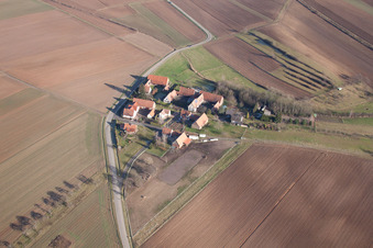 Seebach im Bundesland Bas-Rhin, Frankreich von der Drohne aus gesehen