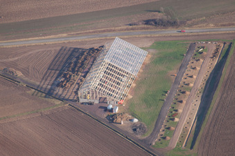 Niederlauterbach im Bundesland Bas-Rhin, Frankreich von der Drohne aus gesehen