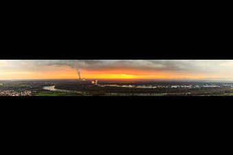 Rheinschleife bei Sonnenuntergang aus Nordosten in Speyer im Bundesland Rheinland-Pfalz, Deutschland