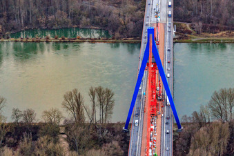 Baustelle zur Renovierung der Pylone der Autobahnbrücke der A61 über den Rhein in Otterstadt im Bundesland Rheinland-Pfalz, Deutschland