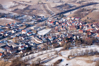 Im Winter bei Schnee im Ortsteil Neuenbürg in Kraichtal im Bundesland Baden-Württemberg, Deutschland