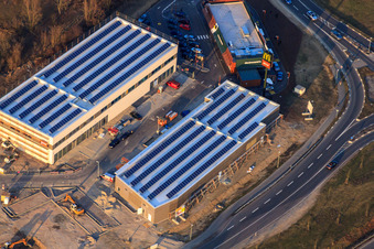 Maximiliancenter II mit Baustelle für dm und Sport Fink im Ortsteil Maximiliansau in Wörth am Rhein im Bundesland Rheinland-Pfalz, Deutschland von oben