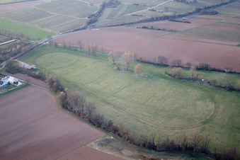 Billigheim, Rennbahn in Billigheim-Ingenheim im Bundesland Rheinland-Pfalz, Deutschland
