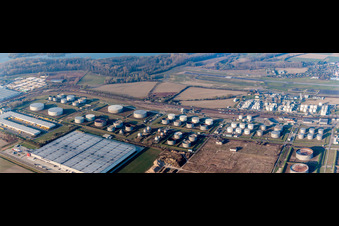 Mineralöl - Hochtanklager Tanquid am Flugplatz in Speyer im Bundesland Rheinland-Pfalz, Deutschland