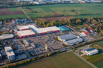 Industriegebiet Bruchwiesenstraße mit Hornbach Baumarkt im Ortsteil Dreihof in Bornheim im Bundesland Rheinland-Pfalz, Deutschland aus der Luft