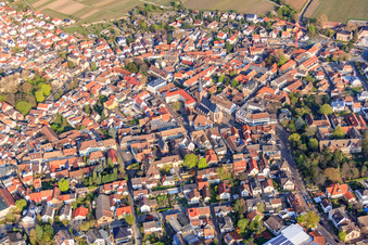 St. Ulrich, Weinstraße Schlossstr in Deidesheim im Bundesland Rheinland-Pfalz, Deutschland