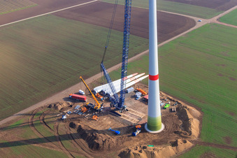 Windkraftanlagenbaustelle in Gabsheim im Bundesland Rheinland-Pfalz, Deutschland von oben