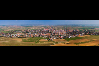 Panorama - Perspektive Ortsansicht der Straßen und Häuser der Wohngebiete in Saulheim im Ortsteil Nieder-Saulheim im Bundesland Rheinland-Pfalz, Deutschland