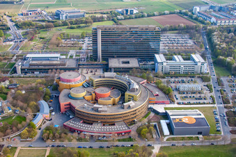 Außengelände und Gebäude des ZDF auf dem Lerchenberg in Mainz im Bundesland Rheinland-Pfalz, Deutschland