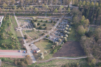 Friedhof im Ortsteil Herrnsheim in Worms im Bundesland Rheinland-Pfalz, Deutschland