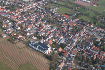 Heilig-Kreuz Kirche im Ortsteil Horchheim in Worms im Bundesland Rheinland-Pfalz, Deutschland