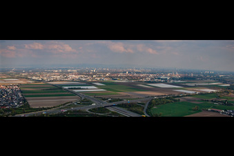Panorama des Autobahnkreuz Frankenthal von Nordwesten im Bundesland Rheinland-Pfalz, Deutschland