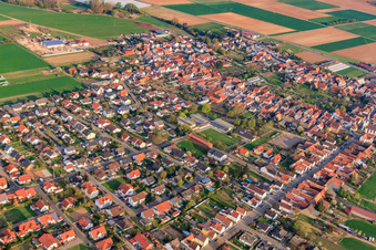 Grundschule Ottersheim mit Schul- und Kulturhalle in Ottersheim bei Landau im Bundesland Rheinland-Pfalz, Deutschland