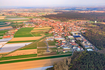 Luftbild von Dorfansicht aus Westen in Hatzenbühl im Bundesland Rheinland-Pfalz, Deutschland