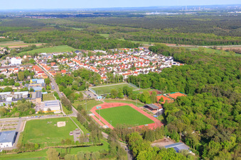 Bienwald-Stadion von Westen in Kandel im Bundesland Rheinland-Pfalz, Deutschland