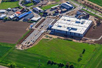 Schrägluftbild von Neubau DBK David + Baader GmbH in Rülzheim im Bundesland Rheinland-Pfalz, Deutschland